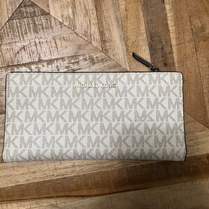 Michael Kors Carry All cards wallet